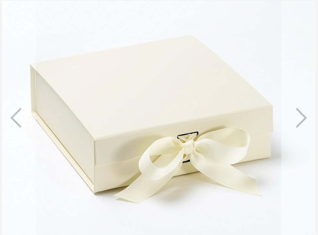 Medium Gift Box Ivory