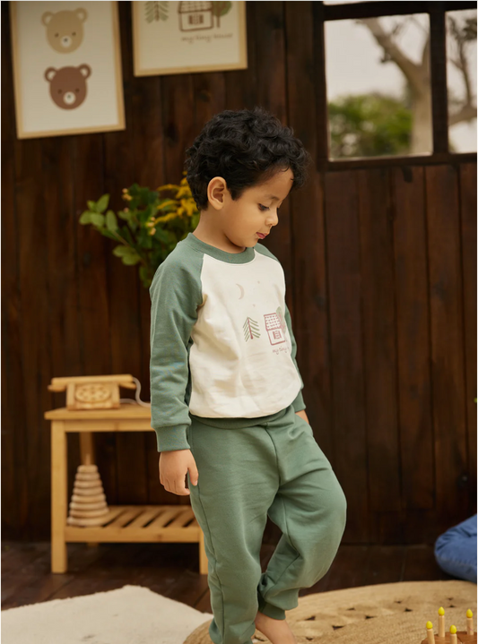 Tun Tun-White Swan And Green Forest Sweatshirt